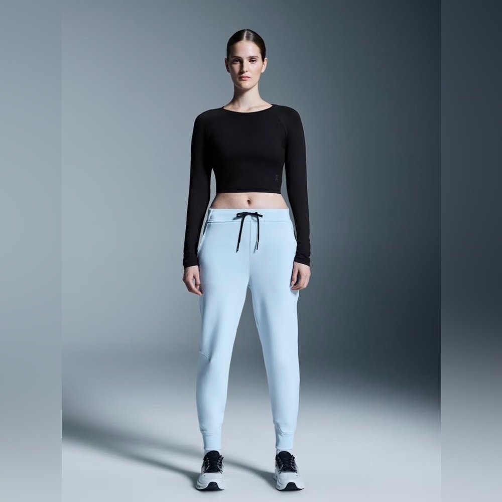 ON Running's  RUN ON CLOUDS SWEAT PANTS, Women size L - Picture 3 of 16